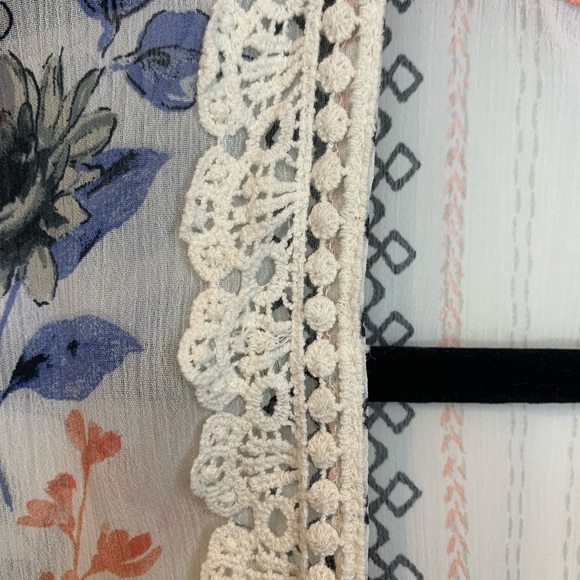 Women’s Floral & Lace Swim Cover up - M/L - Picture 4 of 5